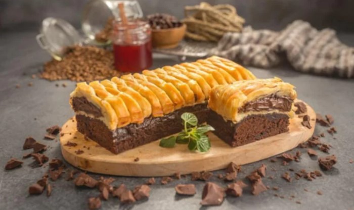Jogja Scrummy, 1. Bakpia Jogja, 2. Yangko, 3. Geplak, 4. Gudeg Jogja, 5. Coklat Monggo, 6. Salak Pondoh, 7. Tiwul Yu Tum, 8. Jadah Tempe Mbah Carik, 9. Tasuba (Tahu Susu Bakso) Jogja, 10. Belalang Goreng (Walang Goreng), 11. Keripik Belut Jogja, 12. Seafood Olahan Jogja, 13. Peyek Mbok Tumpuk, 14. Batik Jogja, 15. Kerajinan Perak Jogja, 16. Blangkon, 17. Brownies Ubi Ungu, 18. Keripik Tempe Sagu, 19. Jogja Scrummy, 20. Gudeg Kaleng, 21. Gerabah Kasongan, 22. Kaos Dagadu, 23. Kue Mochi, 24. Keripik Welut, 25. Wayang, 26. Kerajinan Kulit, 27. Aksesoris Khas Jogja, 28. Tas Dowa, 29. Bakpia Princess Cake, 30. Wedang Uwuh, 31. Geblek Kulonprogo, 32. Tas Rotan, 33. Kopi Merapi, 1. Naturalan, 2. Kaloka Pottery, 3. Toko Barang Bareng, 4. Dowa Bag And Factory, 6. Mamahke Jogja