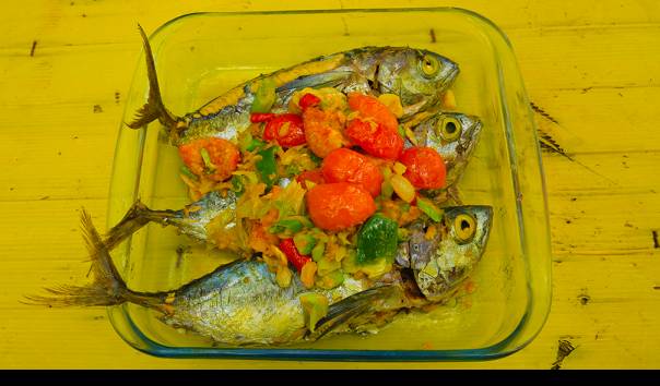 Juku Pallu Ce’la via Kompas, 1. Coto Makassar, 2. Sop Saudara, 3. Pallubasa, 4. Pallumara, 5. Konro Makassar, 6. Juku Pallu Ce’la, 7. Konro Bakar, 8. Sop Ubi, 9. Songkolo Bagadang, 10. Burasa, 11. Bebek Palekko, 12. Kapurung, 13. Mie Titi, 14. Barongko, 15. Pisang Epe, 16. Es Palu Butung, 17. Gogoso, 18. Sarabba, 19. Ikan Bakar Parape, Termasuk Makanan Khas Makassar, 20. Es Pisang Ijo, Makanan Khas Makassar yang Populer, 21. Jalangkote, 22. Sikaporo, 23. Kue Apang, Kue Tradisional Khas Makassar, 24. Pallu Kacci, 25. Nasi Kuning Riburane, 26. Roko-Roko Unti dan Cangkuning, 27. Putu Cangkiri, 28. Baje, 29. Kue Dange, 30. Buroncong, 31. Cucuru Bayao