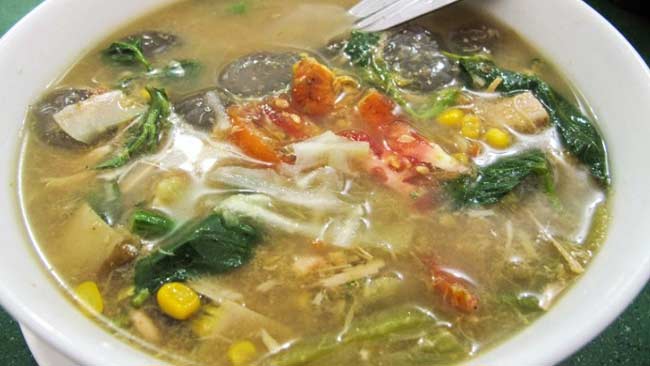 Kapurung via Klikhijau, 1. Coto Makassar, 2. Sop Saudara, 3. Pallubasa, 4. Pallumara, 5. Konro Makassar, 6. Juku Pallu Ce’la, 7. Konro Bakar, 8. Sop Ubi, 9. Songkolo Bagadang, 10. Burasa, 11. Bebek Palekko, 12. Kapurung, 13. Mie Titi, 14. Barongko, 15. Pisang Epe, 16. Es Palu Butung, 17. Gogoso, 18. Sarabba, 19. Ikan Bakar Parape, Termasuk Makanan Khas Makassar, 20. Es Pisang Ijo, Makanan Khas Makassar yang Populer, 21. Jalangkote, 22. Sikaporo, 23. Kue Apang, Kue Tradisional Khas Makassar, 24. Pallu Kacci, 25. Nasi Kuning Riburane, 26. Roko-Roko Unti dan Cangkuning, 27. Putu Cangkiri, 28. Baje, 29. Kue Dange, 30. Buroncong, 31. Cucuru Bayao