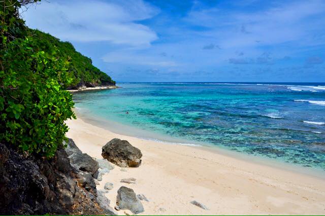 Keindahan Pantai Green Bowl Uluwatu, 1. Villa The Pala Pandawa – villa atas tebing pemandangan laut dengan 6 kamar tidur di Uluwatu Bali, 2. Villa Bayuh Sabbha – villa atas tebing pemandangan laut dengan 5 kamar tidur di Uluwatu Bali, 3. Villa Marie – villa atas tebing pemandangan laut dengan 6 kamar tidur di Uluwatu Bali, 4. Villa Suluban Cliff – villa atas tebing pemandangan laut dengan 6 kamar tidur di Uluwatu Bali, 5. Villa Istana – villa atas tebing dengan 5 kamar tidur di Uluwatu Bali, 6. Villa The Luxe Bali – villa atas tebing pemandangan laut dengan 3 kamar tidur di Uluwatu Bali, 7. Villa Pandawa, 8. Vivo Villas, 9. Shiva Villas, 10. The Wyn Villa, 11. Hillstone, 12. Uma Bingin, 13. Mahi-Mahi Villa, 14. Hideaway Residence, 15. Airis Luxury, 16. Bahagia Villas, 17. Amertha Colibri