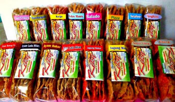 Keripik Tempe, 1. Apel Malang, 2. Sari apel, 3. Aneka Keripik Buah, 4. Keripik Tempe, 5. Keripik Ceker, 6. Keripik Kentang Macan, 7. Aneka Olahan Telo di Republik Telo, 8. Pia Mangkok, 9. Malang Strudel, 10. Ledre Pisang Bangka, 11. Madu Klanceng, 12. Kaos dan Souvenir Khas Malang, 13. Keramik Dinoyo, 14. Frozen Bakso, 15. Bakpao Sayang, 16. ASIX Cake, 17. Makobu Cake (Tutup Permanen), 18. Queen Apple (Tutup Permanen), 19. Puthu Lanang Celaket, 20. Jenang Apel, 21. Onde-Onde Depot HTS, 22. Carang Mas, 23. Cokelat Tempe, 24. Keripik Singkong Cap Lumba-Lumba, 25. Batik Topeng Malangan, 26. Petis Udang, 27. Onde-Onde Wijen, 28. Putu Lanang, 29. Makaroni Pedas, 30. Kopi Robusta Dampit Malang