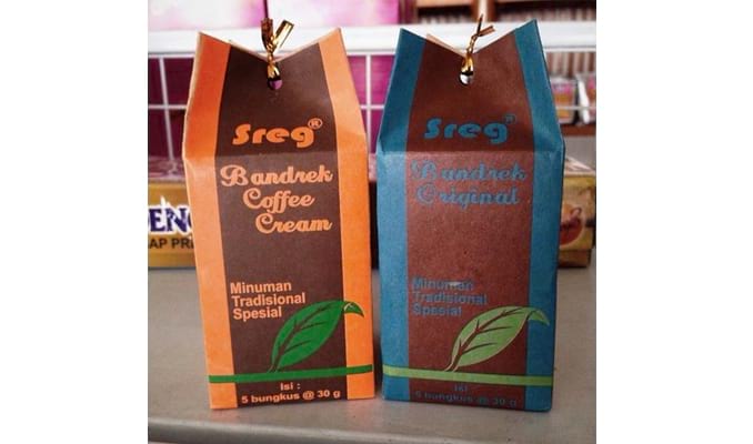 Kopi Bandrek, Oleh-oleh Khas Surabaya - Oleh-oleh khas Surabaya, 1. Almond Crispy Cheese, Oleh-oleh khas Surabaya, 2. Spikoe, 3. Belinjo Udang (Blidang), Khas Surabaya, 4. Keripik Buah Kane-Kane, 5. Pohong Tata, Oleh-oleh Khas Surabaya, 6. Kue Lapis Surabaya, 7. Sambal Bu Rudy Khas Surabaya, 8. Kue Mente, Produk Khas Surabaya, 9. Suoklat, Jajanan Khas Surabaya, 10. Kaos Cak Cuk, Asli Surabaya, 11. Kerupuk Ikan Kenjeran, 12. Kue Bikang Peneleh, 13. Fruit Cake Glory, 14. Sambal Cuk, 15. Abon Sapi Padmosusastro, 16. Bebek Djangkep, 17. Surabaya Snowcake, 18. Rambak Sapi, 19. Oseng Tuna Asap, 20. Kopi Bandrek, Oleh-oleh Khas Surabaya, 21. Bandeng Asap, 22. Siropen Telasih, 23. Krupuk Udang Lobster, 24. GunaGuna Snack, 25. Bunarendang, 26. Jenang dan Sirup Mangrove, 27. Bolu Joeang Surabaya , 28. Dawet Blauran , 29. Baju Batik Surabaya, 30. Sepatu Khas Wedoro, 31. Vallens Cake Surabaya, 32. Bandang Asap
