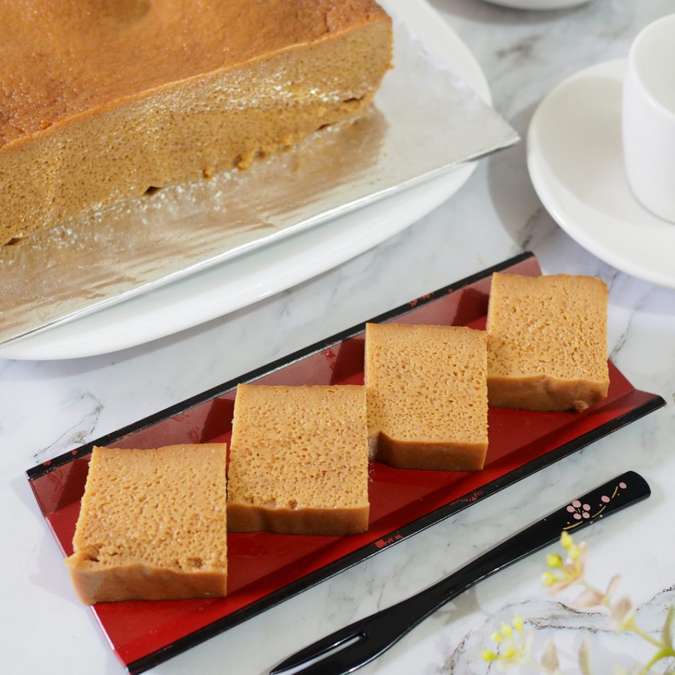 Kue 8 Jam via shutterstock, 1. Pempek, 2. Tekwan, 3. Laksan, 4. Celimpungan, 5. Burgo, 6. Lakso, 7. Martabak Palembang, 8. Mie Celor, 9. Pindang Ikan, 10. Pindang Tulang, 11. Sate Sapi Cucuk Manis, 12. Bakmi Babi, 13. Es Kacang Merah, 14. Kemplang Palembang, 15. Godo-Godo, 16. Gulo Puan, 17. Roti Koing, 18. Sambal Tempoyak, 19. Model, 20. Malbi, 21. Kue 8 Jam, 22. Otak-otak Kuah Cuko, 23. Lempok, 24. Lenggang, 25. Martabak HAR, 26. Kue Lapis Kojo, 27. Kue Engkak Ketan , 28. Kue Maksuba, 29. Kue Bolu Suri, 30. Kue Gandus, 31. Kue Lumpang, 32. Kue Srikaya, 33. Dadar Jiwo, 34. Sambal Lingkung, 35. Telok Ukan