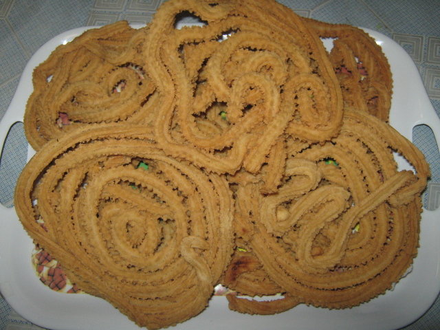 Kue Akar Kelapa