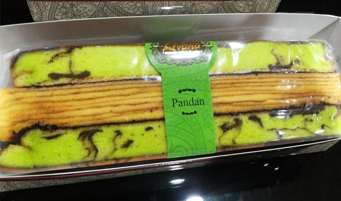 Kue Lapis Surabaya, 1. Almond Crispy Cheese, Oleh-oleh khas Surabaya, 2. Spikoe, 3. Belinjo Udang (Blidang), Khas Surabaya, 4. Keripik Buah Kane-Kane, 5. Pohong Tata, Oleh-oleh Khas Surabaya, 6. Kue Lapis Surabaya, 7. Sambal Bu Rudy Khas Surabaya, 8. Kue Mente, Produk Khas Surabaya, 9. Suoklat, Jajanan Khas Surabaya, 10. Kaos Cak Cuk, Asli Surabaya, 11. Kerupuk Ikan Kenjeran, 12. Kue Bikang Peneleh, 13. Fruit Cake Glory, 14. Sambal Cuk, 15. Abon Sapi Padmosusastro, 16. Bebek Djangkep, 17. Surabaya Snowcake, 18. Rambak Sapi, 19. Oseng Tuna Asap, 20. Kopi Bandrek, Oleh-oleh Khas Surabaya, 21. Bandeng Asap, 22. Siropen Telasih, 23. Krupuk Udang Lobster, 24. GunaGuna Snack, 25. Bunarendang, 26. Jenang dan Sirup Mangrove, 27. Bolu Joeang Surabaya , 28. Dawet Blauran , 29. Baju Batik Surabaya, 30. Sepatu Khas Wedoro, 31. Vallens Cake Surabaya, 32. Bandang Asap