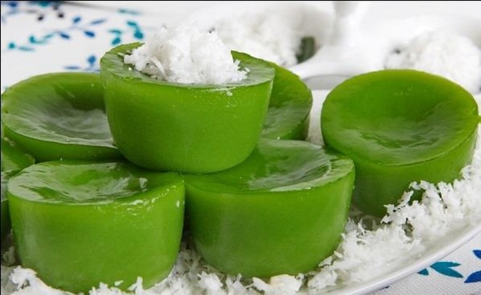 Kue Lumpang, 1. Pempek, 2. Tekwan, 3. Laksan, 4. Celimpungan, 5. Burgo, 6. Lakso, 7. Martabak Palembang, 8. Mie Celor, 9. Pindang Ikan, 10. Pindang Tulang, 11. Sate Sapi Cucuk Manis, 12. Bakmi Babi, 13. Es Kacang Merah, 14. Kemplang Palembang, 15. Godo-Godo, 16. Gulo Puan, 17. Roti Koing, 18. Sambal Tempoyak, 19. Model, 20. Malbi, 21. Kue 8 Jam, 22. Otak-otak Kuah Cuko, 23. Lempok, 24. Lenggang, 25. Martabak HAR, 26. Kue Lapis Kojo, 27. Kue Engkak Ketan , 28. Kue Maksuba, 29. Kue Bolu Suri, 30. Kue Gandus, 31. Kue Lumpang, 32. Kue Srikaya, 33. Dadar Jiwo, 34. Sambal Lingkung, 35. Telok Ukan