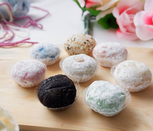 Kue Mochi via IG @mochi_sakurajogja, 1. Bakpia Jogja, 2. Yangko, 3. Geplak, 4. Gudeg Jogja, 5. Coklat Monggo, 6. Salak Pondoh, 7. Tiwul Yu Tum, 8. Jadah Tempe Mbah Carik, 9. Tasuba (Tahu Susu Bakso) Jogja, 10. Belalang Goreng (Walang Goreng), 11. Keripik Belut Jogja, 12. Seafood Olahan Jogja, 13. Peyek Mbok Tumpuk, 14. Batik Jogja, 15. Kerajinan Perak Jogja, 16. Blangkon, 17. Brownies Ubi Ungu, 18. Keripik Tempe Sagu, 19. Jogja Scrummy, 20. Gudeg Kaleng, 21. Gerabah Kasongan, 22. Kaos Dagadu, 23. Kue Mochi, 24. Keripik Welut, 25. Wayang, 26. Kerajinan Kulit, 27. Aksesoris Khas Jogja, 28. Tas Dowa, 29. Bakpia Princess Cake, 30. Wedang Uwuh, 31. Geblek Kulonprogo, 32. Tas Rotan, 33. Kopi Merapi, 1. Naturalan, 2. Kaloka Pottery, 3. Toko Barang Bareng, 4. Dowa Bag And Factory, 6. Mamahke Jogja