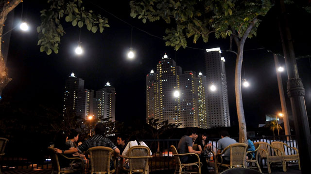 LOOP Surabaya via Wibiyanatravels.blogspotcom, 1. Boncafe – Pregolan, 2. Wisata Pelabuhan di Surabaya North Quay, 3. Loop – Graha Famili, 4. Domicile Kitchen &amp; Lounge, 5. Historica Coffee &amp; Pastry, 6. Monopole Coffee Lab, 7. White House Surabaya | Resto Garden Lounge, 8. Pavilion Restaurant at JW Marriott Surabaya, 9. Tropikal Coffee, 10. The Consulate Surabaya, 11. The Socialite Bistro &amp; Lounge, 12. Danau Angsa Pakuwon City, 13. Cafe Rooftop Mibimibi, 14. Palacio Sky Cafe, 15. Sky 36 Rooftop Dining, 16. Citilites Skyclub &amp; Bistro Java Paragon, 17. Garden Cafe – XXI Ciputra World Surabaya, 18. Ekowisata Mangrove Wonorejo, 19. Cafe bawah Jembatan Suramadu, 20. The Gallery Restaurant – Ciputra World Hotel Surabaya