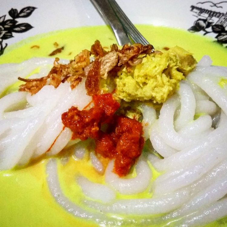 Lakso via IG @taunyamakan, 1. Pempek, 2. Tekwan, 3. Laksan, 4. Celimpungan, 5. Burgo, 6. Lakso, 7. Martabak Palembang, 8. Mie Celor, 9. Pindang Ikan, 10. Pindang Tulang, 11. Sate Sapi Cucuk Manis, 12. Bakmi Babi, 13. Es Kacang Merah, 14. Kemplang Palembang, 15. Godo-Godo, 16. Gulo Puan, 17. Roti Koing, 18. Sambal Tempoyak, 19. Model, 20. Malbi, 21. Kue 8 Jam, 22. Otak-otak Kuah Cuko, 23. Lempok, 24. Lenggang, 25. Martabak HAR, 26. Kue Lapis Kojo, 27. Kue Engkak Ketan , 28. Kue Maksuba, 29. Kue Bolu Suri, 30. Kue Gandus, 31. Kue Lumpang, 32. Kue Srikaya, 33. Dadar Jiwo, 34. Sambal Lingkung, 35. Telok Ukan