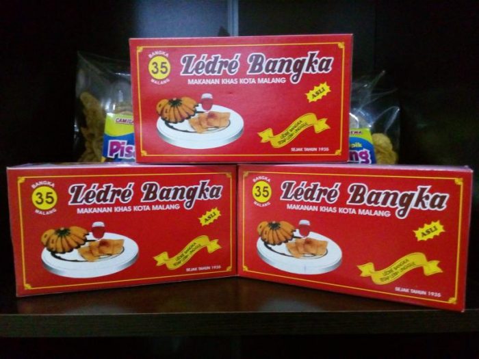Ledre Pisang Bangka, 1. Apel Malang, 2. Sari apel, 3. Aneka Keripik Buah, 4. Keripik Tempe, 5. Keripik Ceker, 6. Keripik Kentang Macan, 7. Aneka Olahan Telo di Republik Telo, 8. Pia Mangkok, 9. Malang Strudel, 10. Ledre Pisang Bangka, 11. Madu Klanceng, 12. Kaos dan Souvenir Khas Malang, 13. Keramik Dinoyo, 14. Frozen Bakso, 15. Bakpao Sayang, 16. ASIX Cake, 17. Makobu Cake (Tutup Permanen), 18. Queen Apple (Tutup Permanen), 19. Puthu Lanang Celaket, 20. Jenang Apel, 21. Onde-Onde Depot HTS, 22. Carang Mas, 23. Cokelat Tempe, 24. Keripik Singkong Cap Lumba-Lumba, 25. Batik Topeng Malangan, 26. Petis Udang, 27. Onde-Onde Wijen, 28. Putu Lanang, 29. Makaroni Pedas, 30. Kopi Robusta Dampit Malang