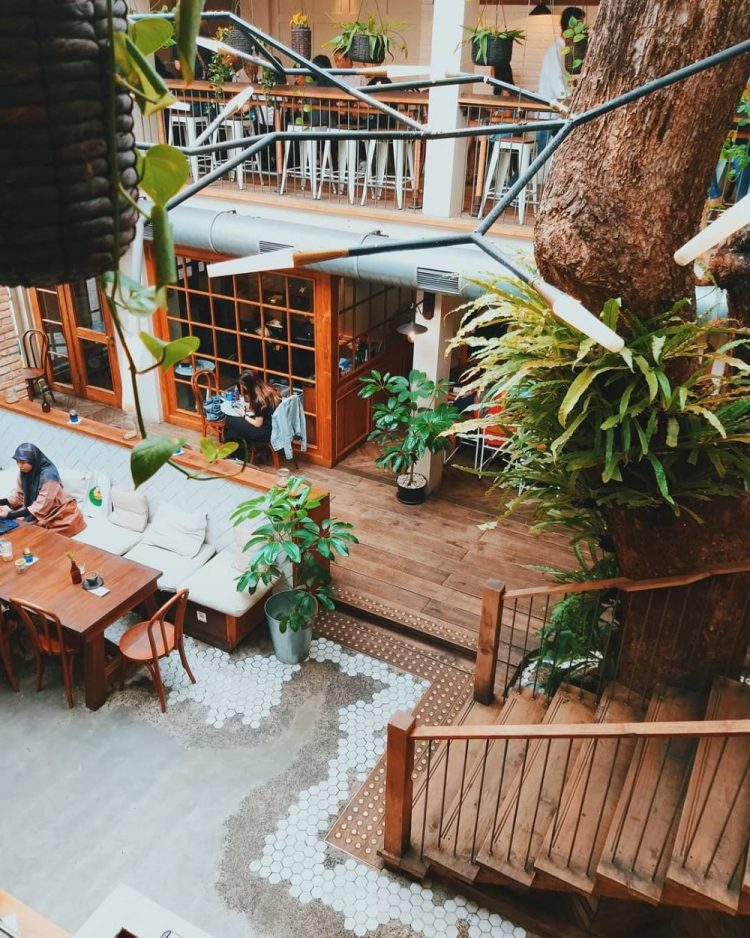 Lucky Cat Coffee & Kitchen via IG @dhenisawibowo, 1. Lucky Cat Coffee & Kitchen, 2. Sallo Coffee, 3. Roti Bakar Kemang, 4. Djakarta Cafe, 5. The Atjeh Connection Neo Sabang, 6. Kopi Bang Alay & Martabak Bang Alay, 7. Warmindo Juned, 8. Kaizen Coffee 5.0 / Kaizen Heritage Buaran, 9. Clay Coffee Space, 10. MUG Coffee Kalibata, 11. Betty Bites, 12. Super Cup Coffee shop, 13. EatWell Coffee Cikini