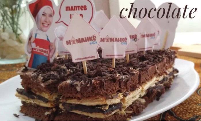 Mamahke Jogja via Dismonimo, 1. Bakpia Jogja, 2. Yangko, 3. Geplak, 4. Gudeg Jogja, 5. Coklat Monggo, 6. Salak Pondoh, 7. Tiwul Yu Tum, 8. Jadah Tempe Mbah Carik, 9. Tasuba (Tahu Susu Bakso) Jogja, 10. Belalang Goreng (Walang Goreng), 11. Keripik Belut Jogja, 12. Seafood Olahan Jogja, 13. Peyek Mbok Tumpuk, 14. Batik Jogja, 15. Kerajinan Perak Jogja, 16. Blangkon, 17. Brownies Ubi Ungu, 18. Keripik Tempe Sagu, 19. Jogja Scrummy, 20. Gudeg Kaleng, 21. Gerabah Kasongan, 22. Kaos Dagadu, 23. Kue Mochi, 24. Keripik Welut, 25. Wayang, 26. Kerajinan Kulit, 27. Aksesoris Khas Jogja, 28. Tas Dowa, 29. Bakpia Princess Cake, 30. Wedang Uwuh, 31. Geblek Kulonprogo, 32. Tas Rotan, 33. Kopi Merapi, 1. Naturalan, 2. Kaloka Pottery, 3. Toko Barang Bareng, 4. Dowa Bag And Factory, 6. Mamahke Jogja