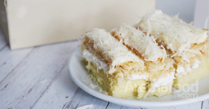 Makobu Cake, 1. Apel Malang, 2. Sari apel, 3. Aneka Keripik Buah, 4. Keripik Tempe, 5. Keripik Ceker, 6. Keripik Kentang Macan, 7. Aneka Olahan Telo di Republik Telo, 8. Pia Mangkok, 9. Malang Strudel, 10. Ledre Pisang Bangka, 11. Madu Klanceng, 12. Kaos dan Souvenir Khas Malang, 13. Keramik Dinoyo, 14. Frozen Bakso, 15. Bakpao Sayang, 16. ASIX Cake, 17. Makobu Cake (Tutup Permanen), 18. Queen Apple (Tutup Permanen), 19. Puthu Lanang Celaket, 20. Jenang Apel, 21. Onde-Onde Depot HTS, 22. Carang Mas, 23. Cokelat Tempe, 24. Keripik Singkong Cap Lumba-Lumba, 25. Batik Topeng Malangan, 26. Petis Udang, 27. Onde-Onde Wijen, 28. Putu Lanang, 29. Makaroni Pedas, 30. Kopi Robusta Dampit Malang