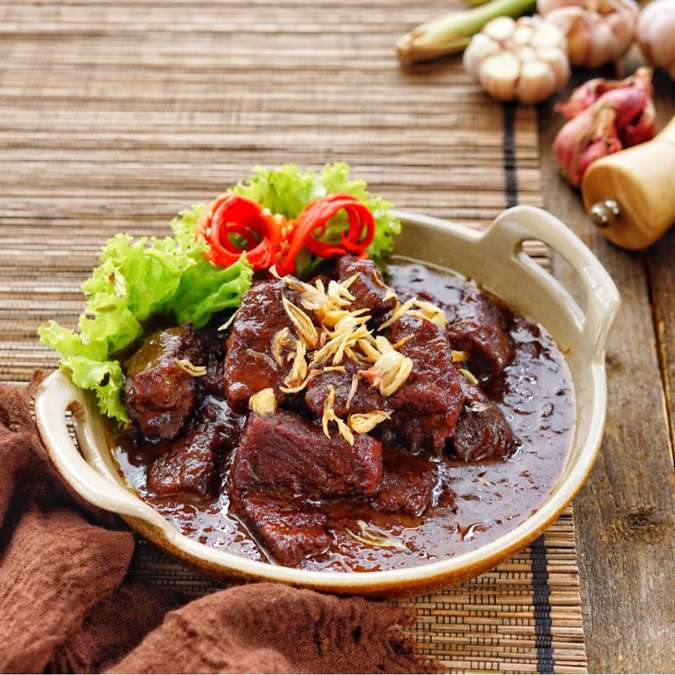 Malbi via shutterstock, 1. Pempek, 2. Tekwan, 3. Laksan, 4. Celimpungan, 5. Burgo, 6. Lakso, 7. Martabak Palembang, 8. Mie Celor, 9. Pindang Ikan, 10. Pindang Tulang, 11. Sate Sapi Cucuk Manis, 12. Bakmi Babi, 13. Es Kacang Merah, 14. Kemplang Palembang, 15. Godo-Godo, 16. Gulo Puan, 17. Roti Koing, 18. Sambal Tempoyak, 19. Model, 20. Malbi, 21. Kue 8 Jam, 22. Otak-otak Kuah Cuko, 23. Lempok, 24. Lenggang, 25. Martabak HAR, 26. Kue Lapis Kojo, 27. Kue Engkak Ketan , 28. Kue Maksuba, 29. Kue Bolu Suri, 30. Kue Gandus, 31. Kue Lumpang, 32. Kue Srikaya, 33. Dadar Jiwo, 34. Sambal Lingkung, 35. Telok Ukan