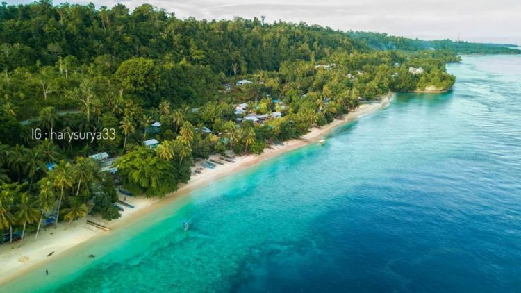 Menyusuri Pantai Bosnik, Biak Timur via IG @harysurya33