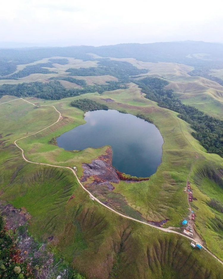 Mencari Cinta di Danau Love Telaga Emfote via IG @iwanvavilan