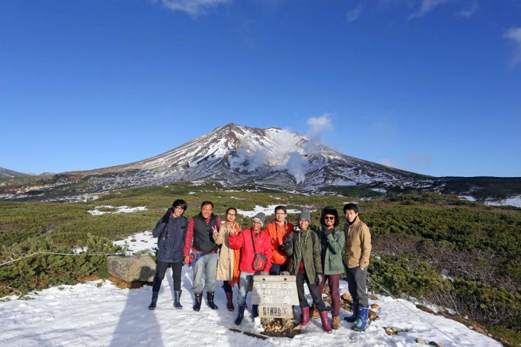 Mendaki gunung Foto by Aria Sankhyaadi Asahidake