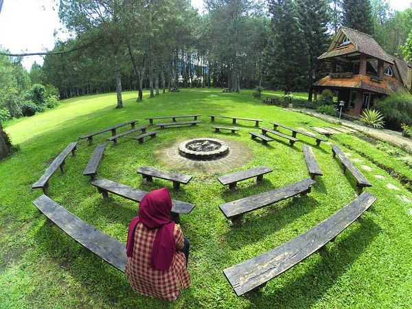 Menikmati Indahnya Dunia, Sejarah Pine Forest Camp, Alamat Pine Forest Camp Lembang, Menuju Lokasi Pine Forest Camp, Peta Lokasi, Nomor Telepon, Jam Operasional, Harga Tiket Masuk Pine Forest Camp, Daftar Harga Paket Pine Forest Camp Lembang Terbaru, Aktifitas Wisata Menarik di Pine Forest Camp, Fasilitas, Aturan Kawasan Pine Forest Camp Lembang