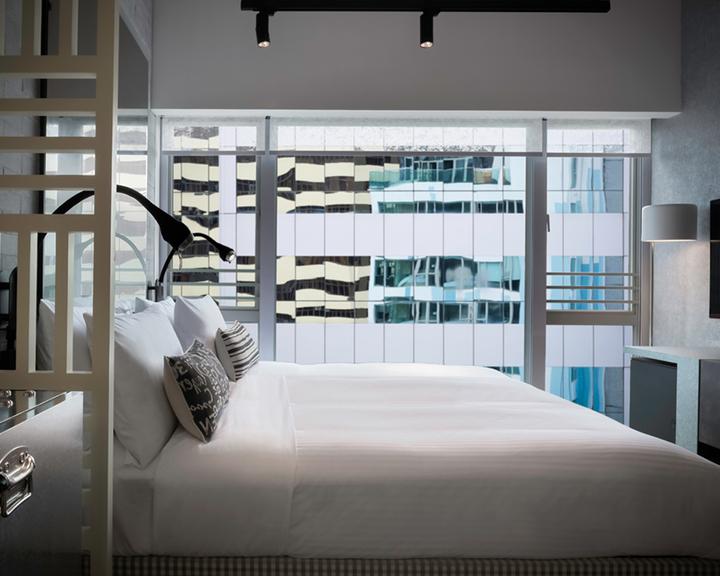 Mini Queen Ovolo Southside via Kayak