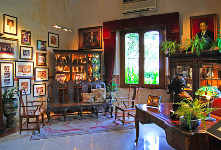 Museum House of Sampoerna, Sejarah House of Sampoerna, Lokasi House of Sampoerna, Rute menuju House of Sampoerna, Jam Operasional, Harga Tiket Masuk, Spot di Dalam House of Sampoerna