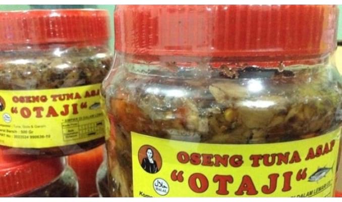 Oseng Tuna Asap - Oleh-oleh khas Surabaya, 1. Almond Crispy Cheese, Oleh-oleh khas Surabaya, 2. Spikoe, 3. Belinjo Udang (Blidang), Khas Surabaya, 4. Keripik Buah Kane-Kane, 5. Pohong Tata, Oleh-oleh Khas Surabaya, 6. Kue Lapis Surabaya, 7. Sambal Bu Rudy Khas Surabaya, 8. Kue Mente, Produk Khas Surabaya, 9. Suoklat, Jajanan Khas Surabaya, 10. Kaos Cak Cuk, Asli Surabaya, 11. Kerupuk Ikan Kenjeran, 12. Kue Bikang Peneleh, 13. Fruit Cake Glory, 14. Sambal Cuk, 15. Abon Sapi Padmosusastro, 16. Bebek Djangkep, 17. Surabaya Snowcake, 18. Rambak Sapi, 19. Oseng Tuna Asap, 20. Kopi Bandrek, Oleh-oleh Khas Surabaya, 21. Bandeng Asap, 22. Siropen Telasih, 23. Krupuk Udang Lobster, 24. GunaGuna Snack, 25. Bunarendang, 26. Jenang dan Sirup Mangrove, 27. Bolu Joeang Surabaya , 28. Dawet Blauran , 29. Baju Batik Surabaya, 30. Sepatu Khas Wedoro, 31. Vallens Cake Surabaya, 32. Bandang Asap