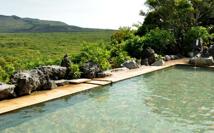 Oshima Onsen Hotel via Japaneseguesthouses, Informasi Dasar, Sekilas Tentang Kepulauan Izu, Daya Tarik Oshima, Aktivitas Seru & Tempat Wisata di Oshima, Cara Mengakses Oshima, Tips dan Informasi Penting