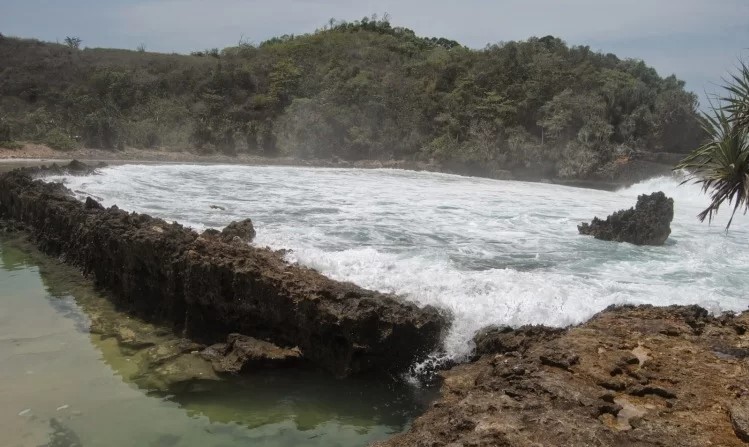 Pantai Batu Bengkung, 1. Pantai 3 Warna Malang, 2. Pantai Watu Lepek, 3. Pantai Sendiki, 4. Pantai Jelangkung, Nama Mistis yang Tidak Mistis, 5. Pantai Batu Bengkung, 6. Pantai Ngliyep, 7. Pantai Perawan, 8. Pantai Clungup, 9. Wisata Pantai Bowele, 10. Pantai Selok, 11. Pantai Banyu Meneng, 12. Pantai Seling Ciut yang Tersembunyi, 13. Pantai di Pulau Sempu, 14. Pantai Watu Leter Malang, 15. Pantai Tamban, 16. Pantai Balekambang, 17. Pantai Wedi Awu, 18. Pantai Bajul Mati Malang, 19. Pantai Gatra yang Tertutup Barisan Bukit, 20. Pantai Ngopet, 21. Pantai Ngudel, 22. Pantai Teluk Asmara, 23. Pantai Kondang Merak, 24. Pantai Waru Waru, 25. Pantai Pesanggrahan, 26. Pantai Taman Ayu, 27. Pantai Kuncaran, 28. Pantai Karang Bolong, 29. Pantai Karang Tengkorak