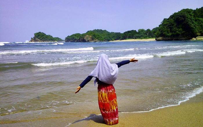 Pantai Bantol via IG @angellasvydn_, 1. Pantai Sipelot, 2. Pantai Licin, 3. Pantai Balekambang, 4. Pantai Ngliyep, 5. Pantai Batu Bengkung, 6. Pantai Watu Leter, 7. Pantai Bajulmati, 8. Pantai Goa Cina, 9. Pantai Lenggoksono, 10. Pantai Jonggring Saloko, 11. Pantai Mbehi, 12. Pantai Modangan, 13. Pantai Bantol, 14. Pantai Kondang Buntung, 14. Pantai Kondang Merak, 15. Pantai Watu Pecah, 16. Pantai Tiga Warna, 17. Pantai Sendang Biru, 18. Pantai Ngandol, 19. Pantai Banyu Anjlok, 20. Pantai Sendiki, 21. Pantai Tamban, 22. Pantai Bolu- Bolu, 23. Pantai Wediawu, 24. Pantai Wonogoro, 25. Pantai Nganteb, 26. Pantai Clungup, 27. Pantai Banyumeneng, 28. Pantai Gatra, 29. Pantai Jonggring Saloka, 30. Pantai Watu Lepek, 31. Pantai Wedi Putih, 32. Pantai Klatakan, 33. Pantai Pancer, 34. Pantai Kaliapus, 35. Pantai Bangsong, 36. Pantai Savana, 37. Pantai Teluk Asmoro, 38. Pantai Tomen, 39. Pantai Ungapan, 40. Pantai Jolangkung, 41. Pantai Parang Dowo, 42. Pantai Telok, 43. Pantai Kajaran, 44. Pantai Wedi Klopo, 45. Pantai Ngopet, 46. Pantai Pasang, 47. Pantai Karang Tengkorak, 48. Pantai Karang Bolong, 49. Pantai Ngudel, 50. Pantai Kuncaran, 51. Pantai Taman Ayu, 52. Pantai Pesanggrahan