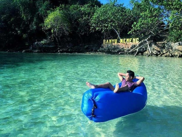 Pantai Banyumeneng via Detik, 1. Pantai 3 Warna Malang, 2. Pantai Watu Lepek, 3. Pantai Sendiki, 4. Pantai Jelangkung, Nama Mistis yang Tidak Mistis, 5. Pantai Batu Bengkung, 6. Pantai Ngliyep, 7. Pantai Perawan, 8. Pantai Clungup, 9. Wisata Pantai Bowele, 10. Pantai Selok, 11. Pantai Banyu Meneng, 12. Pantai Seling Ciut yang Tersembunyi, 13. Pantai di Pulau Sempu, 14. Pantai Watu Leter Malang, 15. Pantai Tamban, 16. Pantai Balekambang, 17. Pantai Wedi Awu, 18. Pantai Bajul Mati Malang, 19. Pantai Gatra yang Tertutup Barisan Bukit, 20. Pantai Ngopet, 21. Pantai Ngudel, 22. Pantai Teluk Asmara, 23. Pantai Kondang Merak, 24. Pantai Waru Waru, 25. Pantai Pesanggrahan, 26. Pantai Taman Ayu, 27. Pantai Kuncaran, 28. Pantai Karang Bolong, 29. Pantai Karang Tengkorak