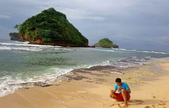 Pantai Goa Cina via IG @arisetiyono, 1. Pantai Sipelot, 2. Pantai Licin, 3. Pantai Balekambang, 4. Pantai Ngliyep, 5. Pantai Batu Bengkung, 6. Pantai Watu Leter, 7. Pantai Bajulmati, 8. Pantai Goa Cina, 9. Pantai Lenggoksono, 10. Pantai Jonggring Saloko, 11. Pantai Mbehi, 12. Pantai Modangan, 13. Pantai Bantol, 14. Pantai Kondang Buntung, 14. Pantai Kondang Merak, 15. Pantai Watu Pecah, 16. Pantai Tiga Warna, 17. Pantai Sendang Biru, 18. Pantai Ngandol, 19. Pantai Banyu Anjlok, 20. Pantai Sendiki, 21. Pantai Tamban, 22. Pantai Bolu- Bolu, 23. Pantai Wediawu, 24. Pantai Wonogoro, 25. Pantai Nganteb, 26. Pantai Clungup, 27. Pantai Banyumeneng, 28. Pantai Gatra, 29. Pantai Jonggring Saloka, 30. Pantai Watu Lepek, 31. Pantai Wedi Putih, 32. Pantai Klatakan, 33. Pantai Pancer, 34. Pantai Kaliapus, 35. Pantai Bangsong, 36. Pantai Savana, 37. Pantai Teluk Asmoro, 38. Pantai Tomen, 39. Pantai Ungapan, 40. Pantai Jolangkung, 41. Pantai Parang Dowo, 42. Pantai Telok, 43. Pantai Kajaran, 44. Pantai Wedi Klopo, 45. Pantai Ngopet, 46. Pantai Pasang, 47. Pantai Karang Tengkorak, 48. Pantai Karang Bolong, 49. Pantai Ngudel, 50. Pantai Kuncaran, 51. Pantai Taman Ayu, 52. Pantai Pesanggrahan
