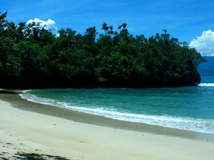 Pantai Holtekamp