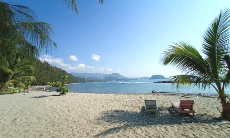 Pantai Hamadi Jayapura