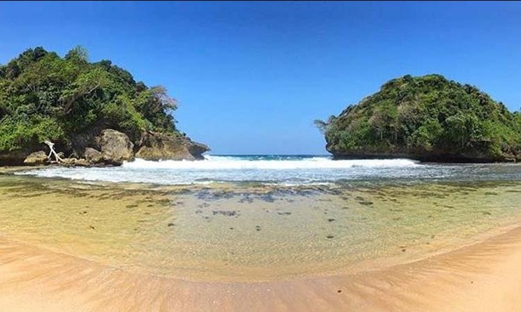 Pantai Mbehi, 1. Pantai Sipelot, 2. Pantai Licin, 3. Pantai Balekambang, 4. Pantai Ngliyep, 5. Pantai Batu Bengkung, 6. Pantai Watu Leter, 7. Pantai Bajulmati, 8. Pantai Goa Cina, 9. Pantai Lenggoksono, 10. Pantai Jonggring Saloko, 11. Pantai Mbehi, 12. Pantai Modangan, 13. Pantai Bantol, 14. Pantai Kondang Buntung, 14. Pantai Kondang Merak, 15. Pantai Watu Pecah, 16. Pantai Tiga Warna, 17. Pantai Sendang Biru, 18. Pantai Ngandol, 19. Pantai Banyu Anjlok, 20. Pantai Sendiki, 21. Pantai Tamban, 22. Pantai Bolu- Bolu, 23. Pantai Wediawu, 24. Pantai Wonogoro, 25. Pantai Nganteb, 26. Pantai Clungup, 27. Pantai Banyumeneng, 28. Pantai Gatra, 29. Pantai Jonggring Saloka, 30. Pantai Watu Lepek, 31. Pantai Wedi Putih, 32. Pantai Klatakan, 33. Pantai Pancer, 34. Pantai Kaliapus, 35. Pantai Bangsong, 36. Pantai Savana, 37. Pantai Teluk Asmoro, 38. Pantai Tomen, 39. Pantai Ungapan, 40. Pantai Jolangkung, 41. Pantai Parang Dowo, 42. Pantai Telok, 43. Pantai Kajaran, 44. Pantai Wedi Klopo, 45. Pantai Ngopet, 46. Pantai Pasang, 47. Pantai Karang Tengkorak, 48. Pantai Karang Bolong, 49. Pantai Ngudel, 50. Pantai Kuncaran, 51. Pantai Taman Ayu, 52. Pantai Pesanggrahan