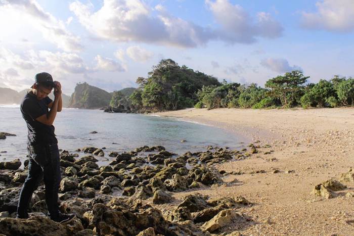 Pantai Ngopet via Ig @muis_08, 1. Pantai 3 Warna Malang, 2. Pantai Watu Lepek, 3. Pantai Sendiki, 4. Pantai Jelangkung, Nama Mistis yang Tidak Mistis, 5. Pantai Batu Bengkung, 6. Pantai Ngliyep, 7. Pantai Perawan, 8. Pantai Clungup, 9. Wisata Pantai Bowele, 10. Pantai Selok, 11. Pantai Banyu Meneng, 12. Pantai Seling Ciut yang Tersembunyi, 13. Pantai di Pulau Sempu, 14. Pantai Watu Leter Malang, 15. Pantai Tamban, 16. Pantai Balekambang, 17. Pantai Wedi Awu, 18. Pantai Bajul Mati Malang, 19. Pantai Gatra yang Tertutup Barisan Bukit, 20. Pantai Ngopet, 21. Pantai Ngudel, 22. Pantai Teluk Asmara, 23. Pantai Kondang Merak, 24. Pantai Waru Waru, 25. Pantai Pesanggrahan, 26. Pantai Taman Ayu, 27. Pantai Kuncaran, 28. Pantai Karang Bolong, 29. Pantai Karang Tengkorak
