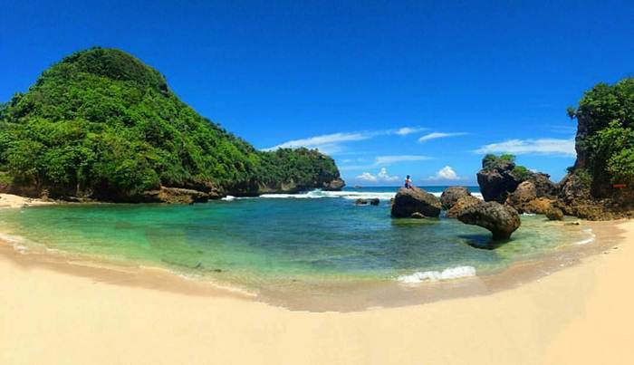 Pantai Watu Leter via IG @m_ubaidillah, 1. Pantai 3 Warna Malang, 2. Pantai Watu Lepek, 3. Pantai Sendiki, 4. Pantai Jelangkung, Nama Mistis yang Tidak Mistis, 5. Pantai Batu Bengkung, 6. Pantai Ngliyep, 7. Pantai Perawan, 8. Pantai Clungup, 9. Wisata Pantai Bowele, 10. Pantai Selok, 11. Pantai Banyu Meneng, 12. Pantai Seling Ciut yang Tersembunyi, 13. Pantai di Pulau Sempu, 14. Pantai Watu Leter Malang, 15. Pantai Tamban, 16. Pantai Balekambang, 17. Pantai Wedi Awu, 18. Pantai Bajul Mati Malang, 19. Pantai Gatra yang Tertutup Barisan Bukit, 20. Pantai Ngopet, 21. Pantai Ngudel, 22. Pantai Teluk Asmara, 23. Pantai Kondang Merak, 24. Pantai Waru Waru, 25. Pantai Pesanggrahan, 26. Pantai Taman Ayu, 27. Pantai Kuncaran, 28. Pantai Karang Bolong, 29. Pantai Karang Tengkorak