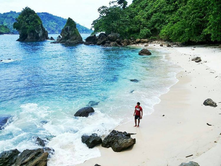Pantai Wedi Putih via IG @irvansatriaputra, 1. Pantai Sipelot, 2. Pantai Licin, 3. Pantai Balekambang, 4. Pantai Ngliyep, 5. Pantai Batu Bengkung, 6. Pantai Watu Leter, 7. Pantai Bajulmati, 8. Pantai Goa Cina, 9. Pantai Lenggoksono, 10. Pantai Jonggring Saloko, 11. Pantai Mbehi, 12. Pantai Modangan, 13. Pantai Bantol, 14. Pantai Kondang Buntung, 14. Pantai Kondang Merak, 15. Pantai Watu Pecah, 16. Pantai Tiga Warna, 17. Pantai Sendang Biru, 18. Pantai Ngandol, 19. Pantai Banyu Anjlok, 20. Pantai Sendiki, 21. Pantai Tamban, 22. Pantai Bolu- Bolu, 23. Pantai Wediawu, 24. Pantai Wonogoro, 25. Pantai Nganteb, 26. Pantai Clungup, 27. Pantai Banyumeneng, 28. Pantai Gatra, 29. Pantai Jonggring Saloka, 30. Pantai Watu Lepek, 31. Pantai Wedi Putih, 32. Pantai Klatakan, 33. Pantai Pancer, 34. Pantai Kaliapus, 35. Pantai Bangsong, 36. Pantai Savana, 37. Pantai Teluk Asmoro, 38. Pantai Tomen, 39. Pantai Ungapan, 40. Pantai Jolangkung, 41. Pantai Parang Dowo, 42. Pantai Telok, 43. Pantai Kajaran, 44. Pantai Wedi Klopo, 45. Pantai Ngopet, 46. Pantai Pasang, 47. Pantai Karang Tengkorak, 48. Pantai Karang Bolong, 49. Pantai Ngudel, 50. Pantai Kuncaran, 51. Pantai Taman Ayu, 52. Pantai Pesanggrahan