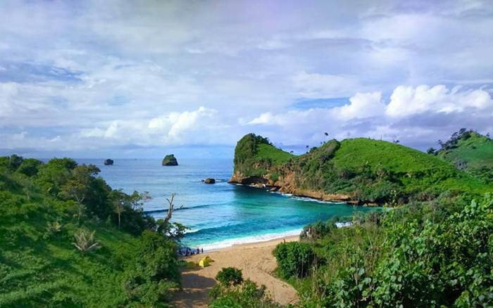 Pantai Telok via iG @fauzicfc, 1. Pantai Sipelot, 2. Pantai Licin, 3. Pantai Balekambang, 4. Pantai Ngliyep, 5. Pantai Batu Bengkung, 6. Pantai Watu Leter, 7. Pantai Bajulmati, 8. Pantai Goa Cina, 9. Pantai Lenggoksono, 10. Pantai Jonggring Saloko, 11. Pantai Mbehi, 12. Pantai Modangan, 13. Pantai Bantol, 14. Pantai Kondang Buntung, 14. Pantai Kondang Merak, 15. Pantai Watu Pecah, 16. Pantai Tiga Warna, 17. Pantai Sendang Biru, 18. Pantai Ngandol, 19. Pantai Banyu Anjlok, 20. Pantai Sendiki, 21. Pantai Tamban, 22. Pantai Bolu- Bolu, 23. Pantai Wediawu, 24. Pantai Wonogoro, 25. Pantai Nganteb, 26. Pantai Clungup, 27. Pantai Banyumeneng, 28. Pantai Gatra, 29. Pantai Jonggring Saloka, 30. Pantai Watu Lepek, 31. Pantai Wedi Putih, 32. Pantai Klatakan, 33. Pantai Pancer, 34. Pantai Kaliapus, 35. Pantai Bangsong, 36. Pantai Savana, 37. Pantai Teluk Asmoro, 38. Pantai Tomen, 39. Pantai Ungapan, 40. Pantai Jolangkung, 41. Pantai Parang Dowo, 42. Pantai Telok, 43. Pantai Kajaran, 44. Pantai Wedi Klopo, 45. Pantai Ngopet, 46. Pantai Pasang, 47. Pantai Karang Tengkorak, 48. Pantai Karang Bolong, 49. Pantai Ngudel, 50. Pantai Kuncaran, 51. Pantai Taman Ayu, 52. Pantai Pesanggrahan