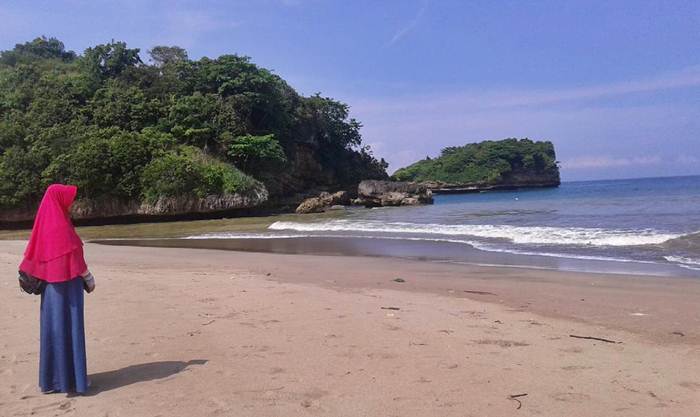 Pantai Ungapan via IG @kuniahku_laalaa, 1. Pantai Sipelot, 2. Pantai Licin, 3. Pantai Balekambang, 4. Pantai Ngliyep, 5. Pantai Batu Bengkung, 6. Pantai Watu Leter, 7. Pantai Bajulmati, 8. Pantai Goa Cina, 9. Pantai Lenggoksono, 10. Pantai Jonggring Saloko, 11. Pantai Mbehi, 12. Pantai Modangan, 13. Pantai Bantol, 14. Pantai Kondang Buntung, 14. Pantai Kondang Merak, 15. Pantai Watu Pecah, 16. Pantai Tiga Warna, 17. Pantai Sendang Biru, 18. Pantai Ngandol, 19. Pantai Banyu Anjlok, 20. Pantai Sendiki, 21. Pantai Tamban, 22. Pantai Bolu- Bolu, 23. Pantai Wediawu, 24. Pantai Wonogoro, 25. Pantai Nganteb, 26. Pantai Clungup, 27. Pantai Banyumeneng, 28. Pantai Gatra, 29. Pantai Jonggring Saloka, 30. Pantai Watu Lepek, 31. Pantai Wedi Putih, 32. Pantai Klatakan, 33. Pantai Pancer, 34. Pantai Kaliapus, 35. Pantai Bangsong, 36. Pantai Savana, 37. Pantai Teluk Asmoro, 38. Pantai Tomen, 39. Pantai Ungapan, 40. Pantai Jolangkung, 41. Pantai Parang Dowo, 42. Pantai Telok, 43. Pantai Kajaran, 44. Pantai Wedi Klopo, 45. Pantai Ngopet, 46. Pantai Pasang, 47. Pantai Karang Tengkorak, 48. Pantai Karang Bolong, 49. Pantai Ngudel, 50. Pantai Kuncaran, 51. Pantai Taman Ayu, 52. Pantai Pesanggrahan