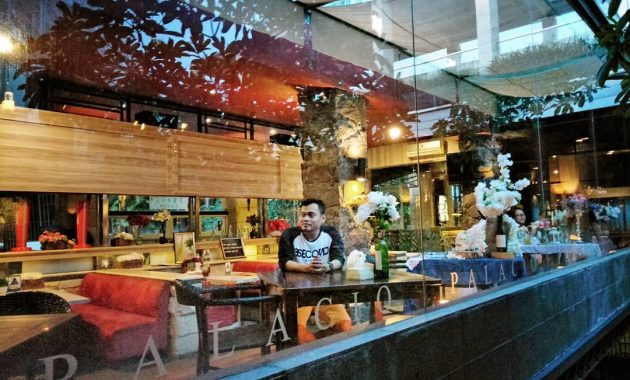 Palacio Coffe Bar via IG @phayphangky, 1. Boncafe – Pregolan, 2. Wisata Pelabuhan di Surabaya North Quay, 3. Loop – Graha Famili, 4. Domicile Kitchen &amp; Lounge, 5. Historica Coffee &amp; Pastry, 6. Monopole Coffee Lab, 7. White House Surabaya | Resto Garden Lounge, 8. Pavilion Restaurant at JW Marriott Surabaya, 9. Tropikal Coffee, 10. The Consulate Surabaya, 11. The Socialite Bistro &amp; Lounge, 12. Danau Angsa Pakuwon City, 13. Cafe Rooftop Mibimibi, 14. Palacio Sky Cafe, 15. Sky 36 Rooftop Dining, 16. Citilites Skyclub &amp; Bistro Java Paragon, 17. Garden Cafe – XXI Ciputra World Surabaya, 18. Ekowisata Mangrove Wonorejo, 19. Cafe bawah Jembatan Suramadu, 20. The Gallery Restaurant – Ciputra World Hotel Surabaya