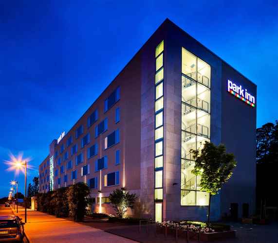 Park Inn by Radisson Frankfurt Airport Hotel via Traveloka, 1. Sendiri Atau Keluarga, Perokok atau Bukan, B&amp;B Hotel Frankfurt City-Ost Menyediakan Akomodasi Untuk Semua Orang!, 2. United Hostel Frankfurt City Center Ini Terkenal Sebagai Penginapan Favorit Para Backpackers Muda Dunia., 3. Bagi Kamu yang Penuh Semangat, Meininger Hotel Frankfurt Main Messe Sepertinya Keren dan Cozy!, 4. Asyiknya Merilekskan Diri dengan Berbagai Layanan Spa di Savoy Hotel, 5. Nggak Perlu Pusing Mikirin Transport Kalau Menginapnya di Comfort Hotel Frankfurt City Center yang Super Strategis, 6. Pura-Pura Punya Rumah Sendiri di Germany dengan Menginap di Villa Orchard Frankfurt yang Nyaman, 7. Penuh Kejutan di Setiap Ruang Clarion Collection Hotel yang Berfasilitas Lengkap, 8. Malas Perjalanan Jauh dari Bandara? Park Inn by Radisson Frankfurt Airport Hotel Sebagai Solusinya!, 9. Ada Lagi Nih Smart Stay Hotel Frankfurt yang Merupakan Cara Pintar untuk Menghemat Budget