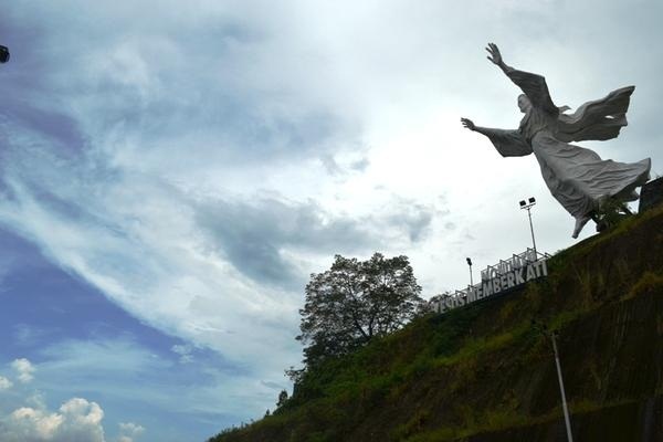 Patung Yesus memberkati via Detik