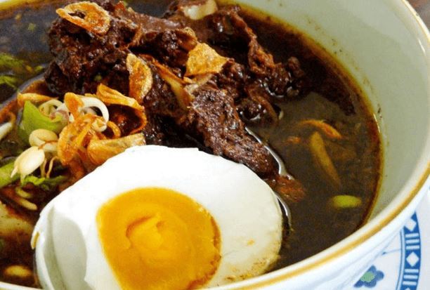 Rawon Kalkulator Taman Bungkul, 1. Nasi Goreng Jancuk, 2. Sego Sambel Khas Surabaya, 3. Nasi Cumi Nikmat Surabaya, 4. Nasi Campur Tambak Bayan, 5. Nasi Empal Pengampon, 6. Nasi Krawu Surabaya, 7. Rujak Cingur Khas Surabaya, 8. Tahu Tek Surabaya, 9. Pecel Semanggi, 10. Sate Klopo, 11. Sate Lisidu, 12. Sate Karak, 13. Lontong Kupang, 14. Lontong Balap Paling Enak, 15. Mie Akhirat Kota SBY, 16. Mie Pecun, 17. Bebek Mercon, 18. Bebek Palupi, 19. Bebek Goreng Sinjay, 20. Bebek Tugu Pahlawan, 21. Rawon Kalkulator Taman Bungkul, 22. Rawon Setan Khas Surabaya, 23. Belut Spesial Khas Surabaya, 24. Soto Lamongan Cak Har, 25. Kepiting Cak Gundul, 26. Tahu Campur , 27. Surabaya Snowcake , 28. Almond Crispy Cheese, 29. Es Krim Zangrandi , 30. Soto Gubeng, 31. Pohong Tata, 32. Lapis Surabaya, 33. Sirup Bogem Mangrove
