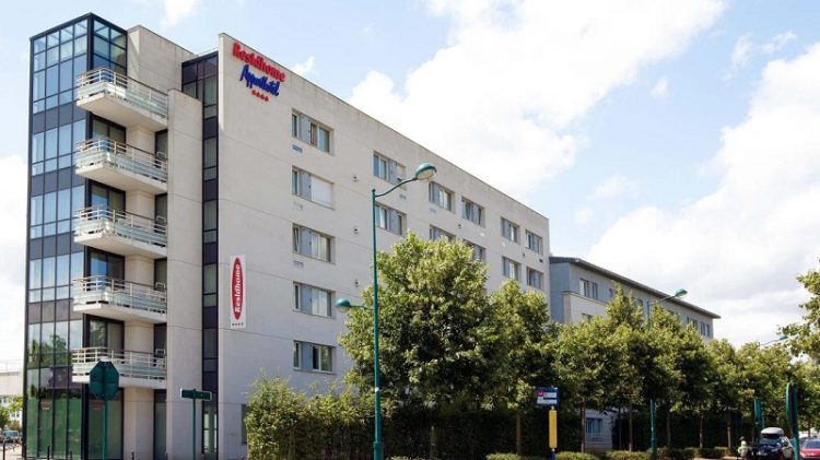 Residhome Val d’Europe, via agoda, 1. Kyriad Disneyland Resort Paris, Salah Satu Hotel Partner Disneyland Paris yang Rate-nya Kerap Diobral Abis!, 2. Walau Nggak Sepenuhnya Berbentuk Hotel, Sejours et Affaires Rive Gauche Aparthotel Ini Cukup Layak Untuk Dipertimbangkan, 3. Satu Lagi Hotel Partner Disneyland Paris yang Perlu Dipertimbangkan, yaitu Adagio Marne La Vallée Val d’Europe Aparthotel, 4. Hipark Residence Serris Val d’Europe, Apartemen Keren yang Rate-nya Masih Dibawah 1 Juta, 5. Alternatif Lainnya, Kalian Bisa Melirik Residhome Val d’Europe Yang Juga Ada di Sekitar Disneyland Paris, 6. Walau Nggak Dekat-Dekat Amat dengan Disneyland Paris, Ibis Budget Marne la Vallée Layak Dilirik Karena Rate-nya yang Asyik Banget