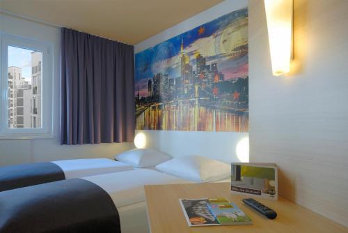 Room B&amp;B Hotel Frankfurt City-Ost via Trivago via Magicztay, 1. Sendiri Atau Keluarga, Perokok atau Bukan, B&amp;B Hotel Frankfurt City-Ost Menyediakan Akomodasi Untuk Semua Orang!, 2. United Hostel Frankfurt City Center Ini Terkenal Sebagai Penginapan Favorit Para Backpackers Muda Dunia., 3. Bagi Kamu yang Penuh Semangat, Meininger Hotel Frankfurt Main Messe Sepertinya Keren dan Cozy!, 4. Asyiknya Merilekskan Diri dengan Berbagai Layanan Spa di Savoy Hotel, 5. Nggak Perlu Pusing Mikirin Transport Kalau Menginapnya di Comfort Hotel Frankfurt City Center yang Super Strategis, 6. Pura-Pura Punya Rumah Sendiri di Germany dengan Menginap di Villa Orchard Frankfurt yang Nyaman, 7. Penuh Kejutan di Setiap Ruang Clarion Collection Hotel yang Berfasilitas Lengkap, 8. Malas Perjalanan Jauh dari Bandara? Park Inn by Radisson Frankfurt Airport Hotel Sebagai Solusinya!, 9. Ada Lagi Nih Smart Stay Hotel Frankfurt yang Merupakan Cara Pintar untuk Menghemat Budget