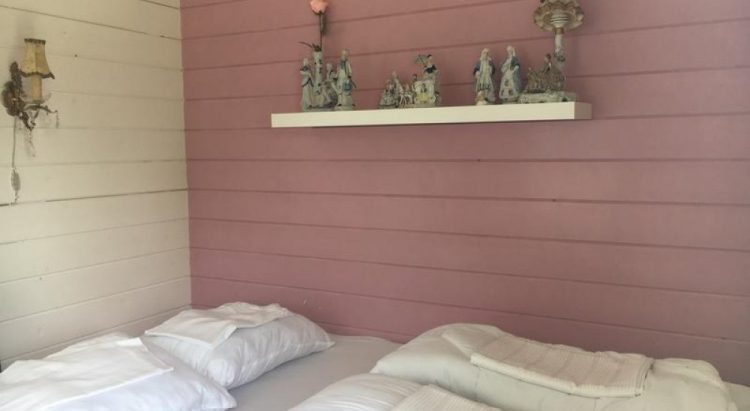 Room Lucky Lake Hostel at Night via Group Corner - 6 Hotel & Penginapan Unik di Amsterdam Terbaik & Ternyaman!
