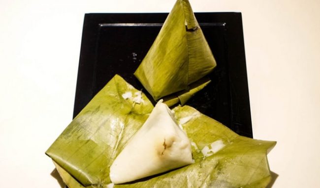 Roko-Roko Unti dan Cangkuning, 1. Coto Makassar, 2. Sop Saudara, 3. Pallubasa, 4. Pallumara, 5. Konro Makassar, 6. Juku Pallu Ce’la, 7. Konro Bakar, 8. Sop Ubi, 9. Songkolo Bagadang, 10. Burasa, 11. Bebek Palekko, 12. Kapurung, 13. Mie Titi, 14. Barongko, 15. Pisang Epe, 16. Es Palu Butung, 17. Gogoso, 18. Sarabba, 19. Ikan Bakar Parape, Termasuk Makanan Khas Makassar, 20. Es Pisang Ijo, Makanan Khas Makassar yang Populer, 21. Jalangkote, 22. Sikaporo, 23. Kue Apang, Kue Tradisional Khas Makassar, 24. Pallu Kacci, 25. Nasi Kuning Riburane, 26. Roko-Roko Unti dan Cangkuning, 27. Putu Cangkiri, 28. Baje, 29. Kue Dange, 30. Buroncong, 31. Cucuru Bayao
