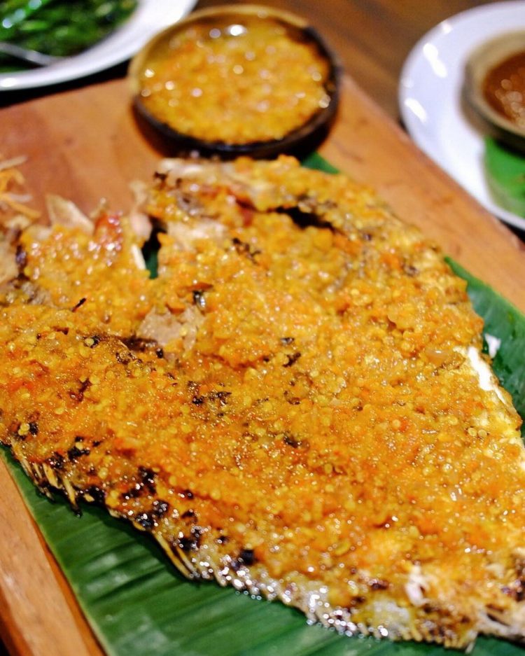 Rumah Makan Sulawesi via Ig @eatineraryid, 1. Bandar Djakarta di Kota Tua, 2. Seribu Rasa, 3. Pesisir Seafood, 4. Pondok Laguna, 5. Layar Seafood, 6. Nelayan Seafood and Restaurant, 7. The Holy Crab, 8. Rumah Makan Sulawesi, 9. Rasane Seafood, 10. Fish Streat, 11. Aroma Sop Seafood, 12. Aroma Sedap, 13. Loobie Lobster, 14. Live Seafood Cabe Ijo, 15. Talaga Sampireun, 16. Kepiting Asap Cendrawasih, 17. Santai Malam 1001, 18. Wiro Sableng 212 Kelapa Gading, 19. Seafood Ayu, 20. Grand Marco Seafood, 21. Bola Seafood Acui, 22. Seafood PLTU Ancol, 23. Seafood 68 Kemanggisan, 24. Dinar Seafood, 25. Karimata Restoran, 26. Santiga Seafood, 27. Sentosa Seafood Market, 28. Jemahdi Seafood di Jl. Pantai Indah Kapuk (Tutup Permanen), 29. Wisata Kuliner Pecenongan