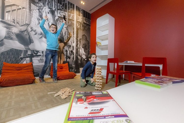 Ruang permainan, via hipark-residences, 1. Kyriad Disneyland Resort Paris, Salah Satu Hotel Partner Disneyland Paris yang Rate-nya Kerap Diobral Abis!, 2. Walau Nggak Sepenuhnya Berbentuk Hotel, Sejours et Affaires Rive Gauche Aparthotel Ini Cukup Layak Untuk Dipertimbangkan, 3. Satu Lagi Hotel Partner Disneyland Paris yang Perlu Dipertimbangkan, yaitu Adagio Marne La Vallée Val d’Europe Aparthotel, 4. Hipark Residence Serris Val d’Europe, Apartemen Keren yang Rate-nya Masih Dibawah 1 Juta, 5. Alternatif Lainnya, Kalian Bisa Melirik Residhome Val d’Europe Yang Juga Ada di Sekitar Disneyland Paris, 6. Walau Nggak Dekat-Dekat Amat dengan Disneyland Paris, Ibis Budget Marne la Vallée Layak Dilirik Karena Rate-nya yang Asyik Banget