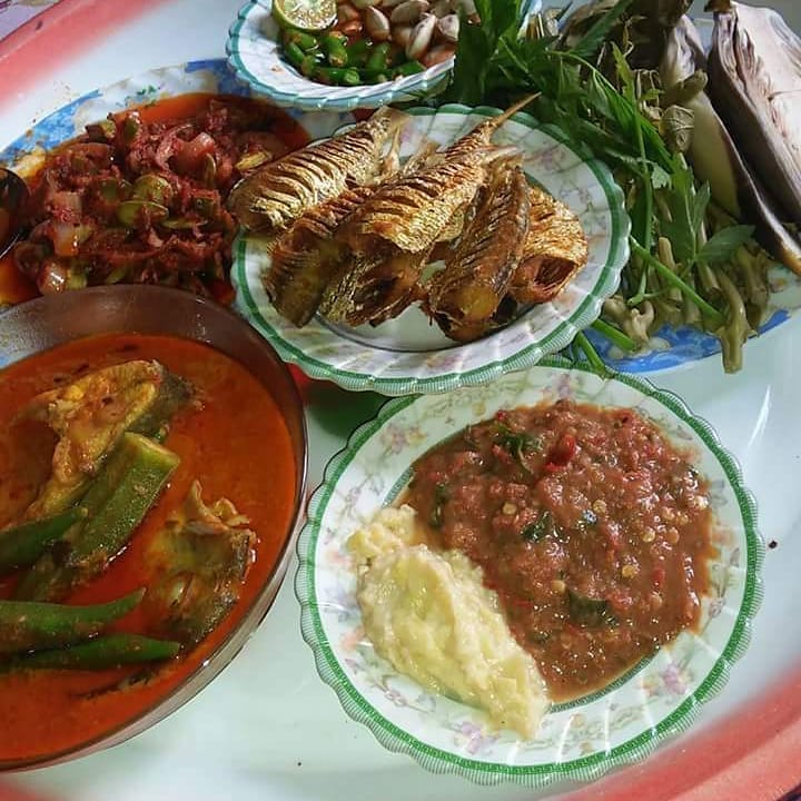 Sambal Tempoyak via IG @jjcmmalaysia, 1. Pempek, 2. Tekwan, 3. Laksan, 4. Celimpungan, 5. Burgo, 6. Lakso, 7. Martabak Palembang, 8. Mie Celor, 9. Pindang Ikan, 10. Pindang Tulang, 11. Sate Sapi Cucuk Manis, 12. Bakmi Babi, 13. Es Kacang Merah, 14. Kemplang Palembang, 15. Godo-Godo, 16. Gulo Puan, 17. Roti Koing, 18. Sambal Tempoyak, 19. Model, 20. Malbi, 21. Kue 8 Jam, 22. Otak-otak Kuah Cuko, 23. Lempok, 24. Lenggang, 25. Martabak HAR, 26. Kue Lapis Kojo, 27. Kue Engkak Ketan , 28. Kue Maksuba, 29. Kue Bolu Suri, 30. Kue Gandus, 31. Kue Lumpang, 32. Kue Srikaya, 33. Dadar Jiwo, 34. Sambal Lingkung, 35. Telok Ukan