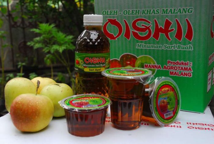 Sari apel, 1. Apel Malang, 2. Sari apel, 3. Aneka Keripik Buah, 4. Keripik Tempe, 5. Keripik Ceker, 6. Keripik Kentang Macan, 7. Aneka Olahan Telo di Republik Telo, 8. Pia Mangkok, 9. Malang Strudel, 10. Ledre Pisang Bangka, 11. Madu Klanceng, 12. Kaos dan Souvenir Khas Malang, 13. Keramik Dinoyo, 14. Frozen Bakso, 15. Bakpao Sayang, 16. ASIX Cake, 17. Makobu Cake (Tutup Permanen), 18. Queen Apple (Tutup Permanen), 19. Puthu Lanang Celaket, 20. Jenang Apel, 21. Onde-Onde Depot HTS, 22. Carang Mas, 23. Cokelat Tempe, 24. Keripik Singkong Cap Lumba-Lumba, 25. Batik Topeng Malangan, 26. Petis Udang, 27. Onde-Onde Wijen, 28. Putu Lanang, 29. Makaroni Pedas, 30. Kopi Robusta Dampit Malang